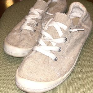 Comfy Tie Tennies sz 10 Madden